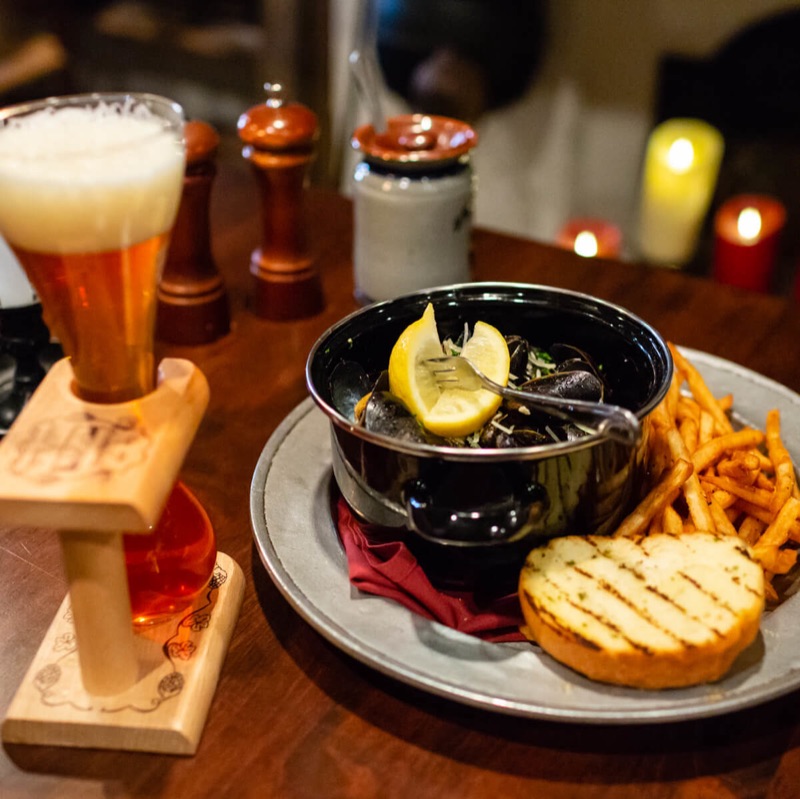 Mussels and fries with a Belgian beer at Jessop's Tavern